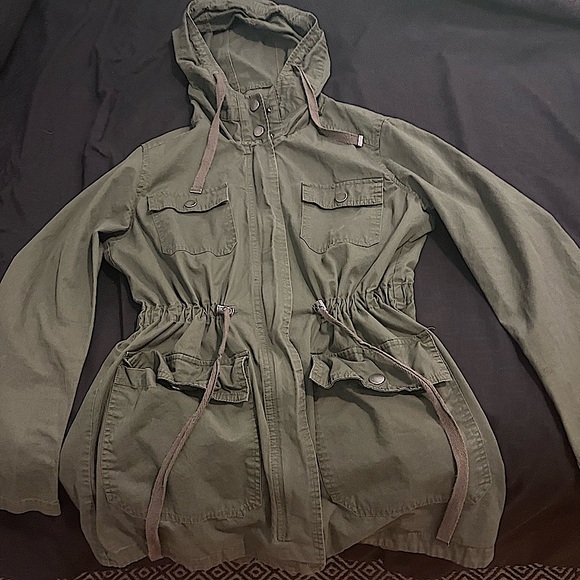 Love tree small green coat/ cargo jacket. Long and perfect for fall outfits. - Picture 1 of 2